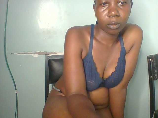 Creme-dall live cam on BongaCams