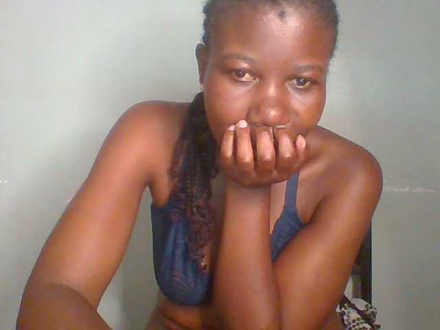 Creme-dall live cam on BongaCams
