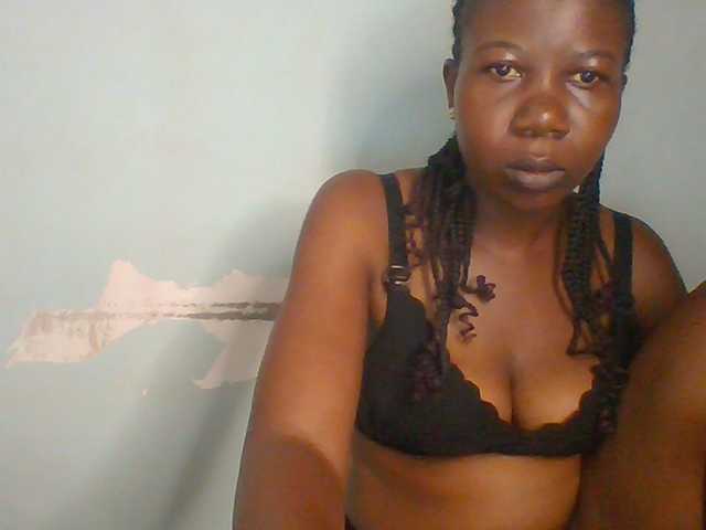 Creme-dall live cam on BongaCams