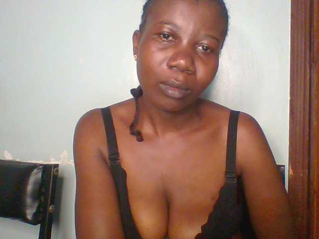 Creme-dall live cam on BongaCams