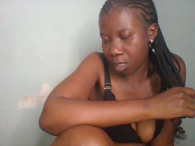 Creme-dall live cam on BongaCams