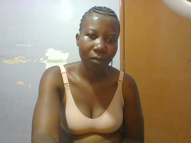 Creme-dall live cam on BongaCams