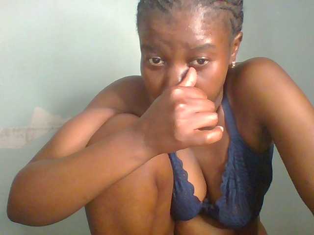 Creme-dall live cam on BongaCams