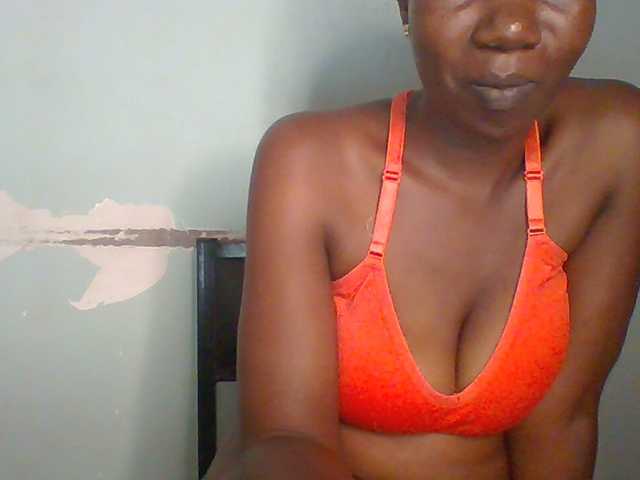Creme-dall live cam on BongaCams