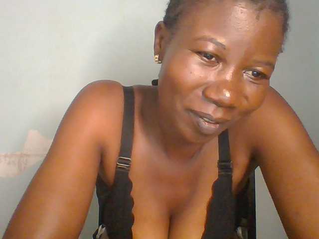 Creme-dall live cam on BongaCams