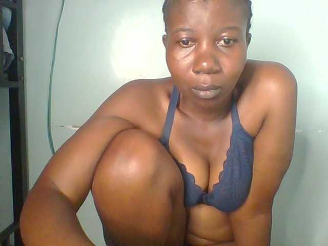 Creme-dall live cam on BongaCams
