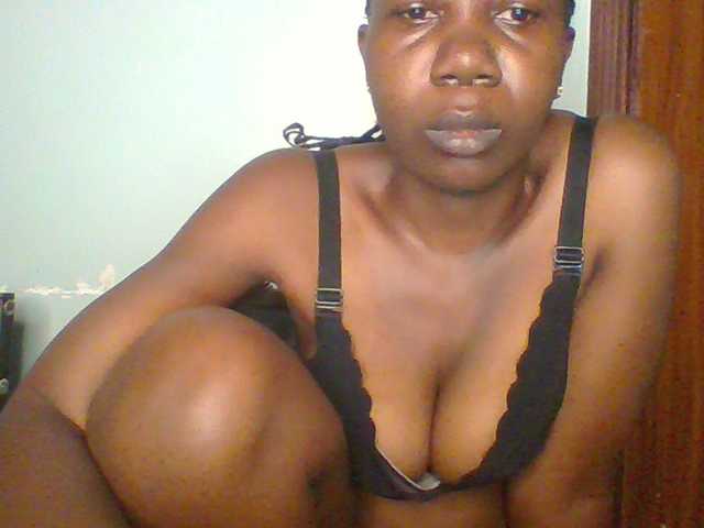 Creme-dall live cam on BongaCams