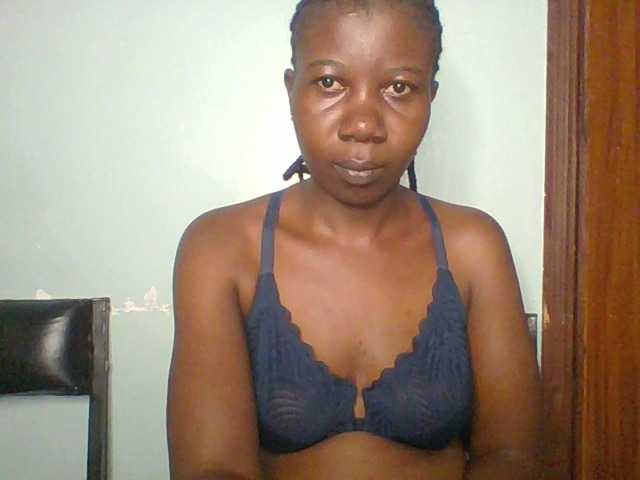 Creme-dall live cam on BongaCams