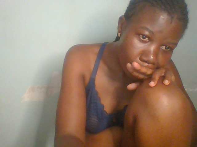 Creme-dall live cam on BongaCams
