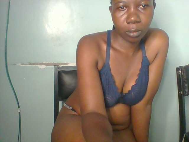 Creme-dall live cam on BongaCams