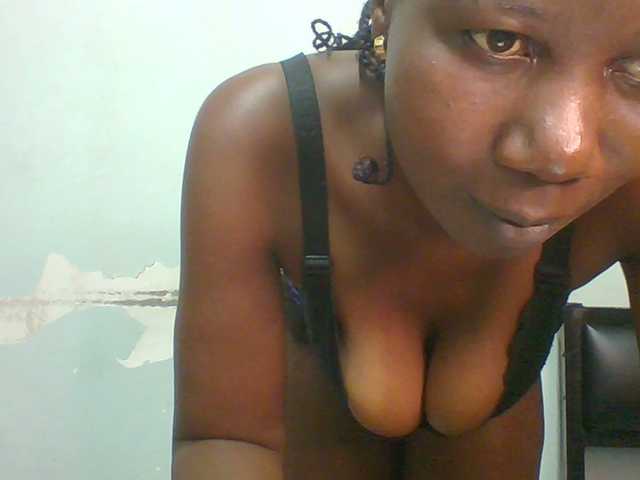 Creme-dall live cam on BongaCams