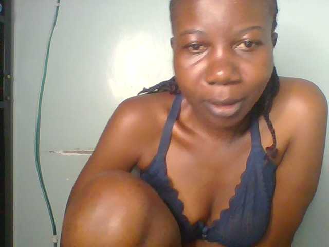 Creme-dall live cam on BongaCams