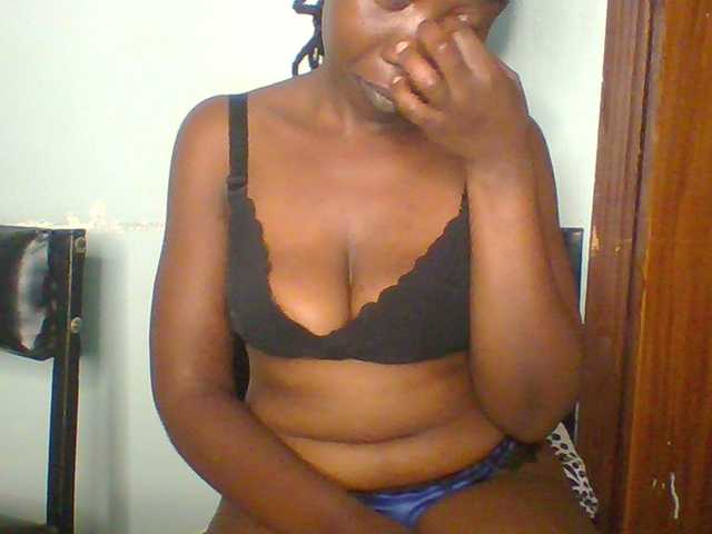 Creme-dall live cam on BongaCams