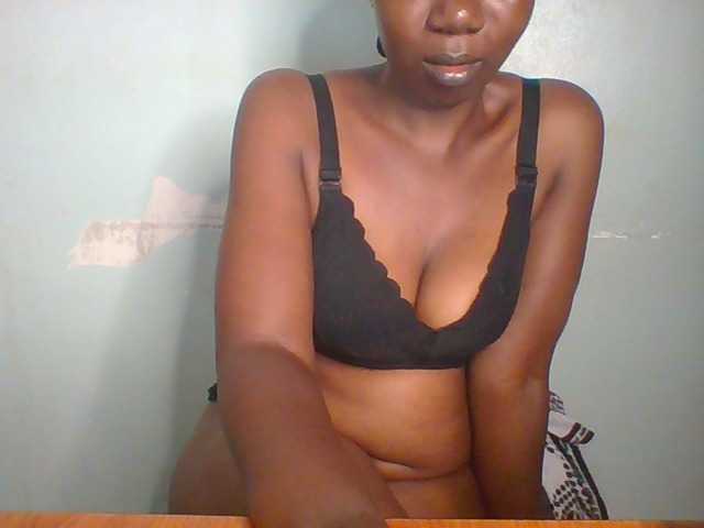 Creme-dall live cam on BongaCams