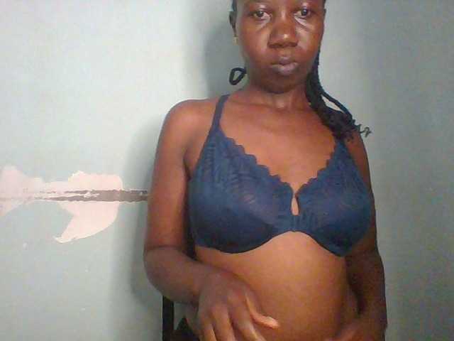 Creme-dall live cam on BongaCams