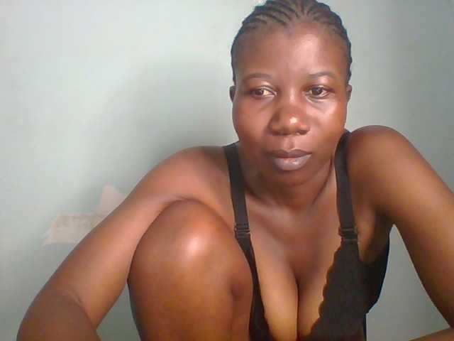 Creme-dall live cam on BongaCams