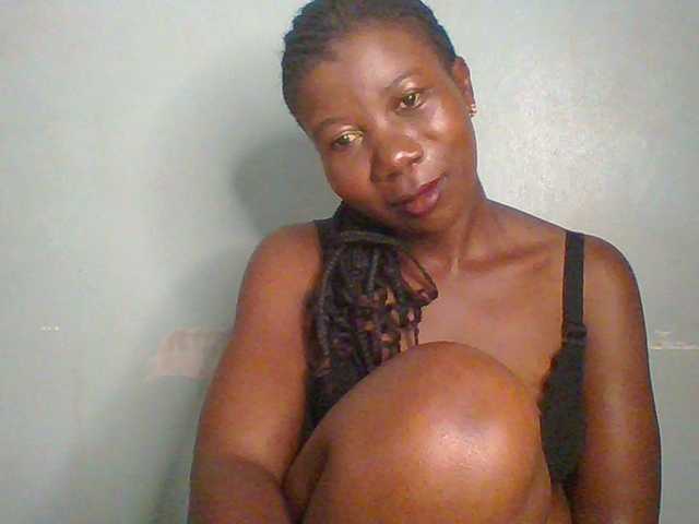 Creme-dall live cam on BongaCams