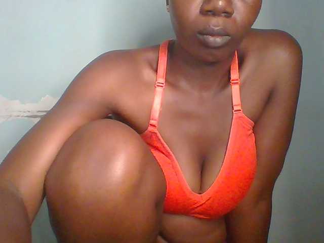 Creme-dall live cam on BongaCams