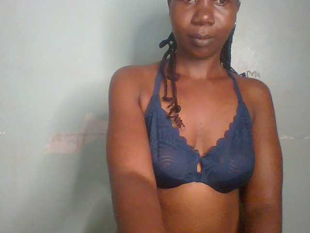 Creme-dall live cam on BongaCams