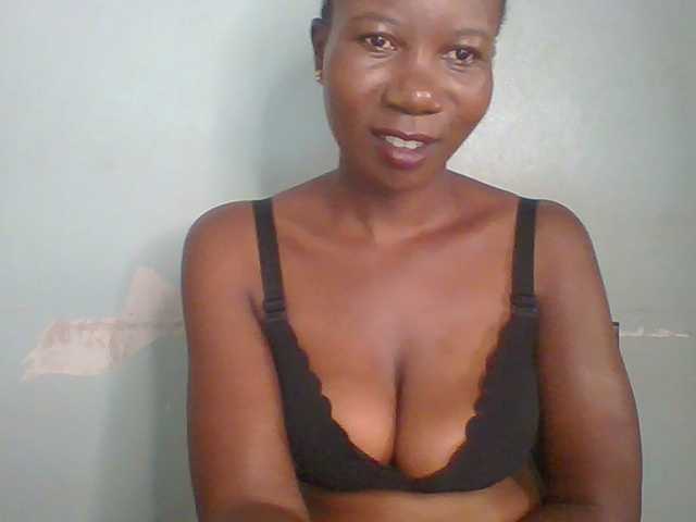 Creme-dall live cam on BongaCams