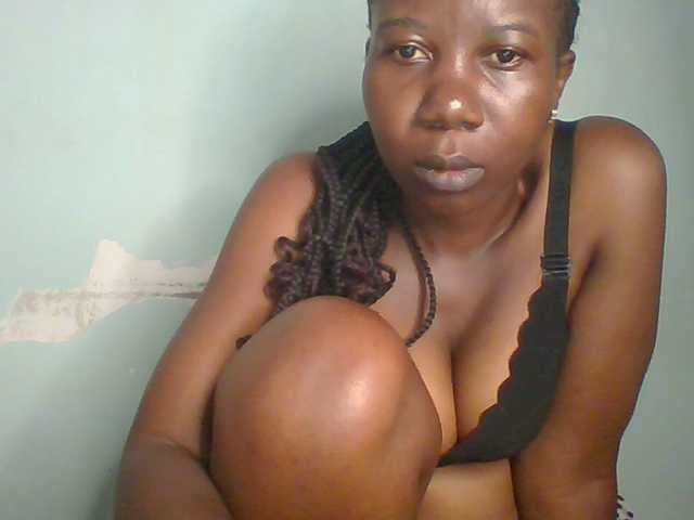 Creme-dall live cam on BongaCams