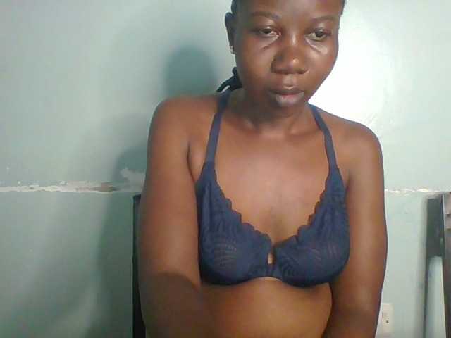 Creme-dall live cam on BongaCams