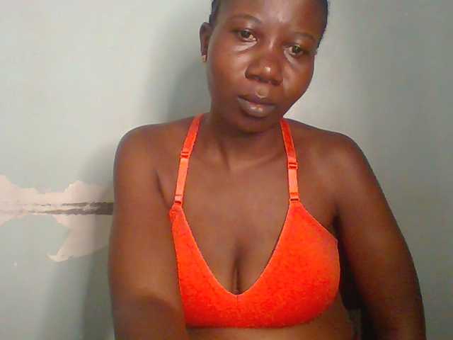 Creme-dall live cam on BongaCams