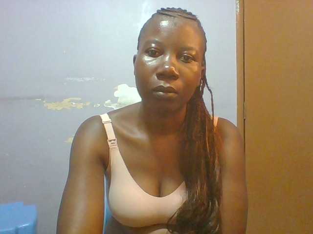Creme-dall live cam on BongaCams