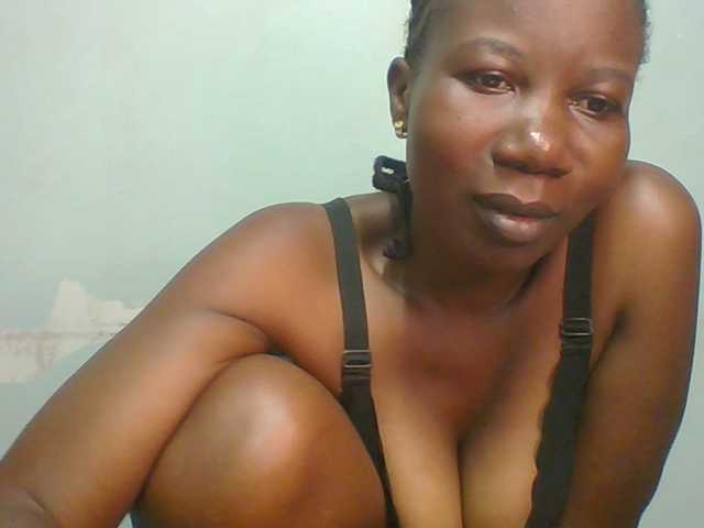 Creme-dall live cam on BongaCams