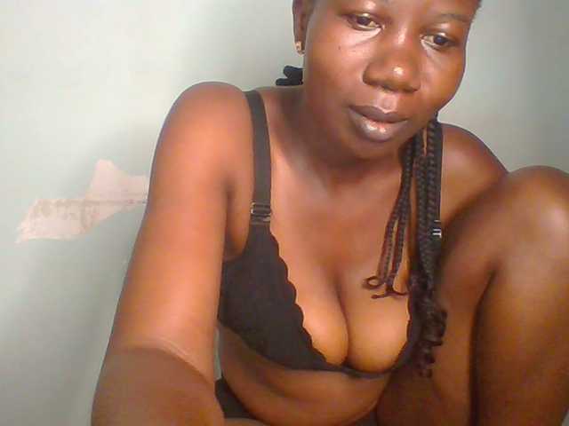 Creme-dall live cam on BongaCams