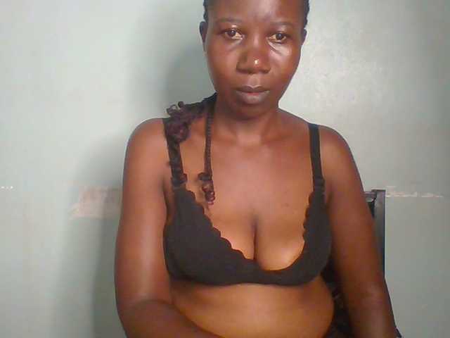 Creme-dall live cam on BongaCams
