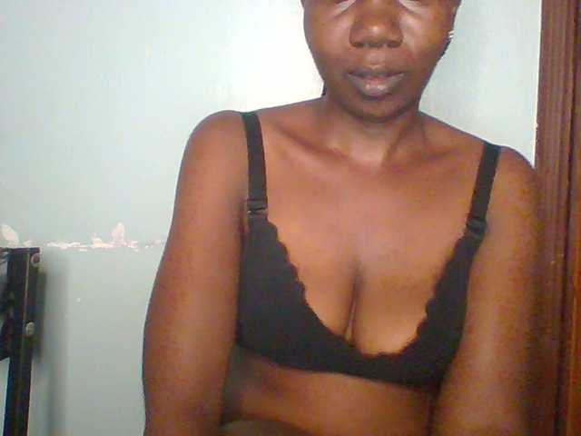 Creme-dall live cam on BongaCams