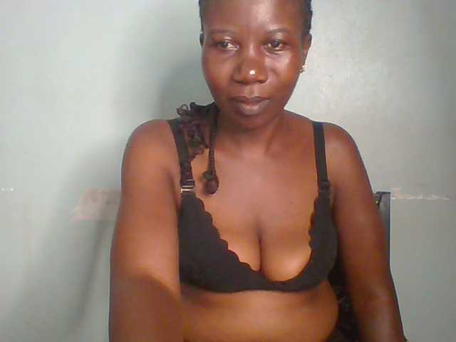 Creme-dall live cam on BongaCams