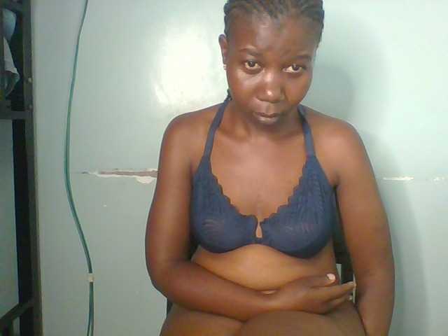 Creme-dall live cam on BongaCams