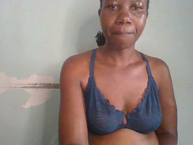 Creme-dall live cam on BongaCams