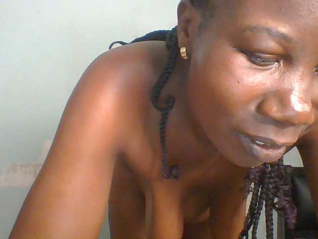Creme-dall live cam on BongaCams