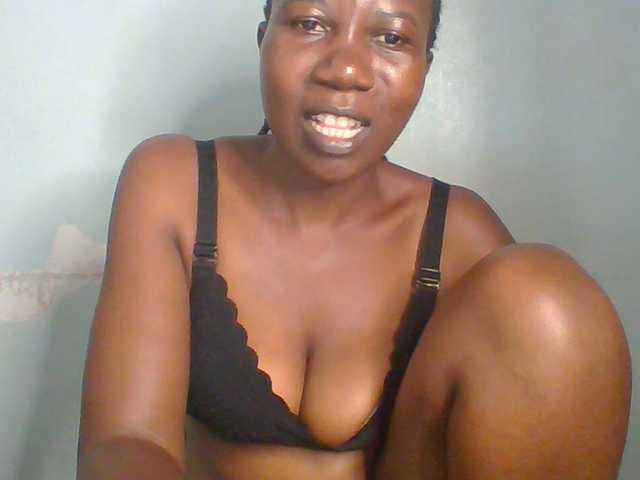 Creme-dall live cam on BongaCams
