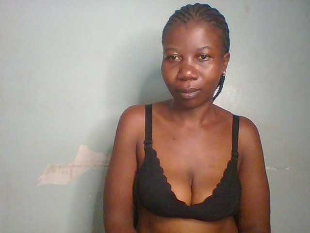 Creme-dall live cam on BongaCams