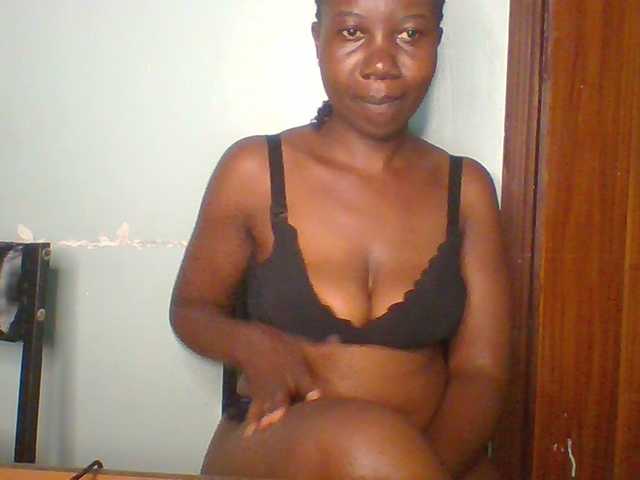Creme-dall live cam on BongaCams