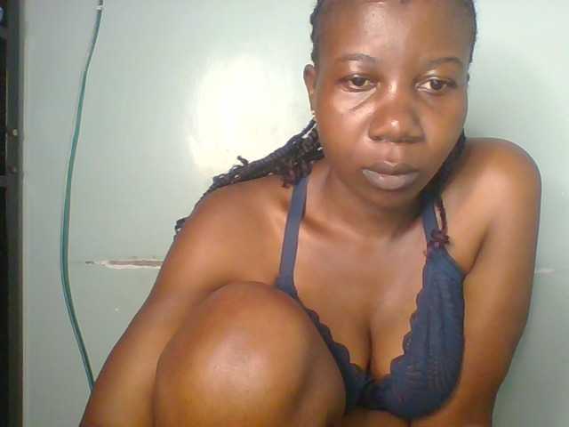 Creme-dall live cam on BongaCams