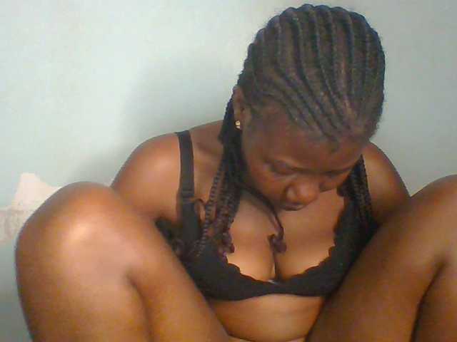 Creme-dall live cam on BongaCams