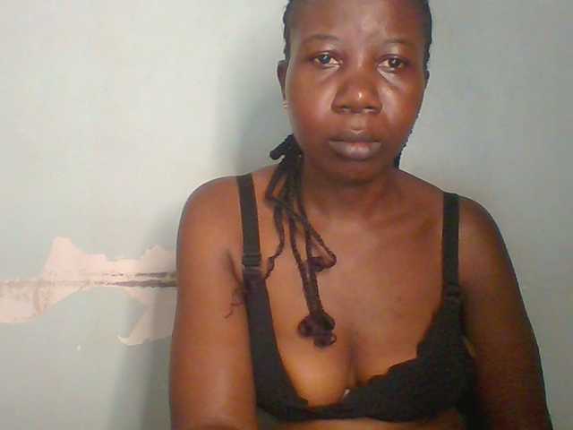 Creme-dall live cam on BongaCams