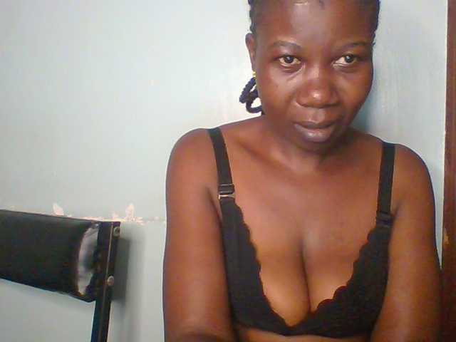 Creme-dall live cam on BongaCams