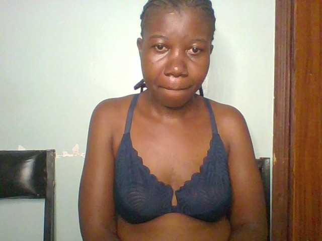 Creme-dall live cam on BongaCams