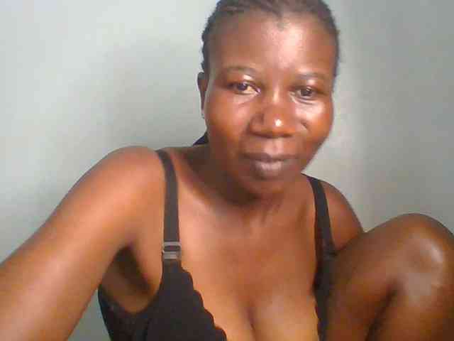 Creme-dall Live Webcam on BongaCams