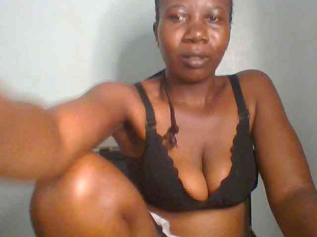 Creme-dall Live Webcam on BongaCams