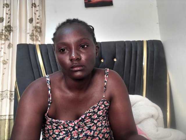 Sexyshanty live cam on BongaCams