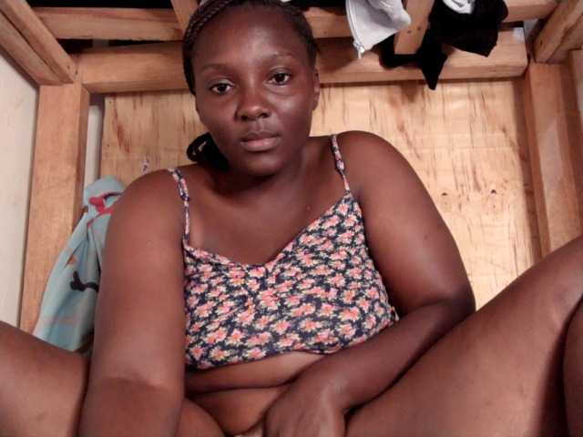 Sexyshanty live cam on BongaCams