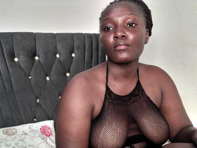 Sexyshanty live cam on BongaCams