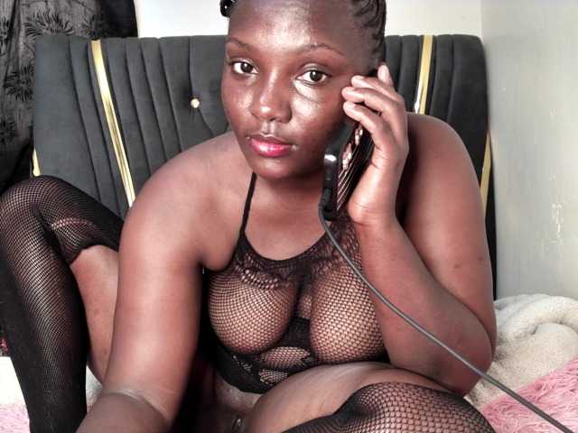 Sexyshanty live cam on BongaCams